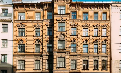 Необычные отельные завтраки Москвы: где вам подадут крокеты, а где — 3 сосиски и кефир
